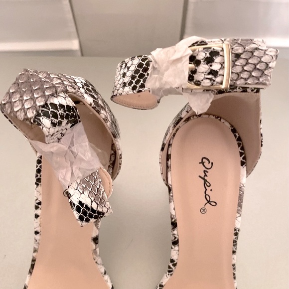 Qupid Snake skin print heel ankle strap buckle side closure shoes NWOB - Picture 5 of 10